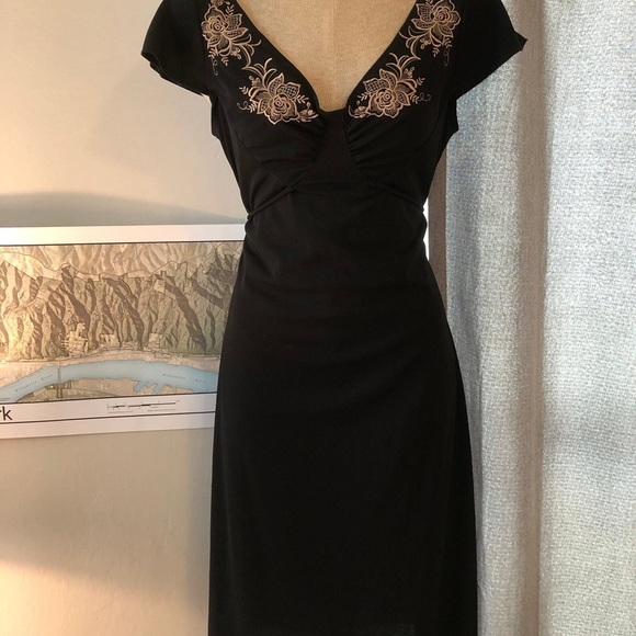 La Belle Dresses & Skirts - Vintage La Belle rose-embroidered black dress | Size Med